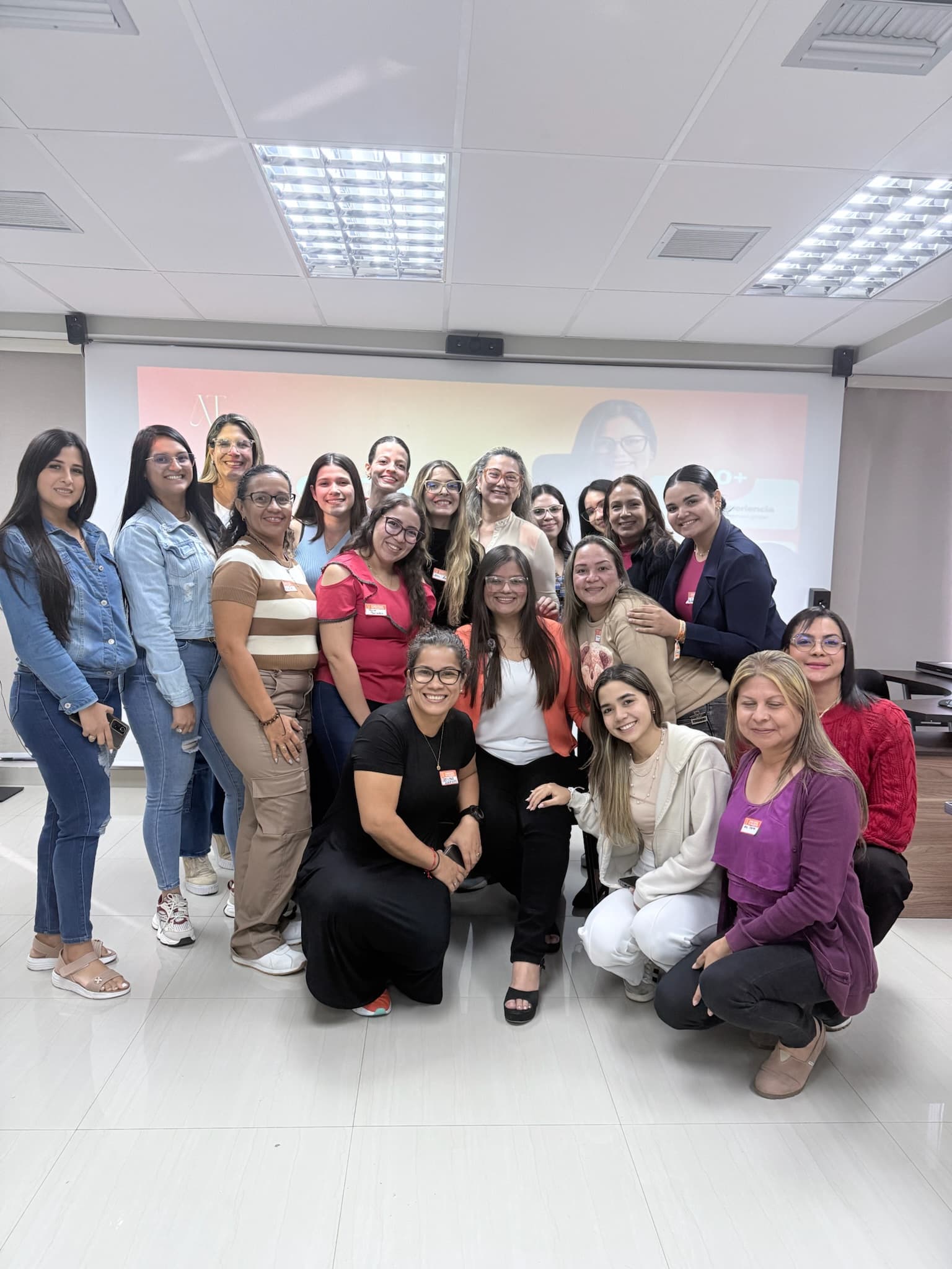 Sesión de formación con equipo de profesionales